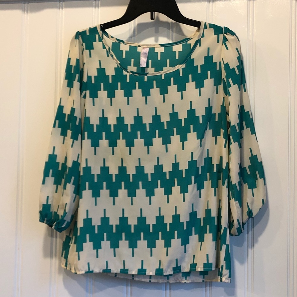 Patterned Top - Picture 5 of 5
